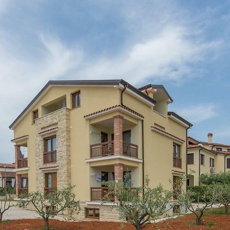 Apartments Hana In Funtana Ngoại thất bức ảnh