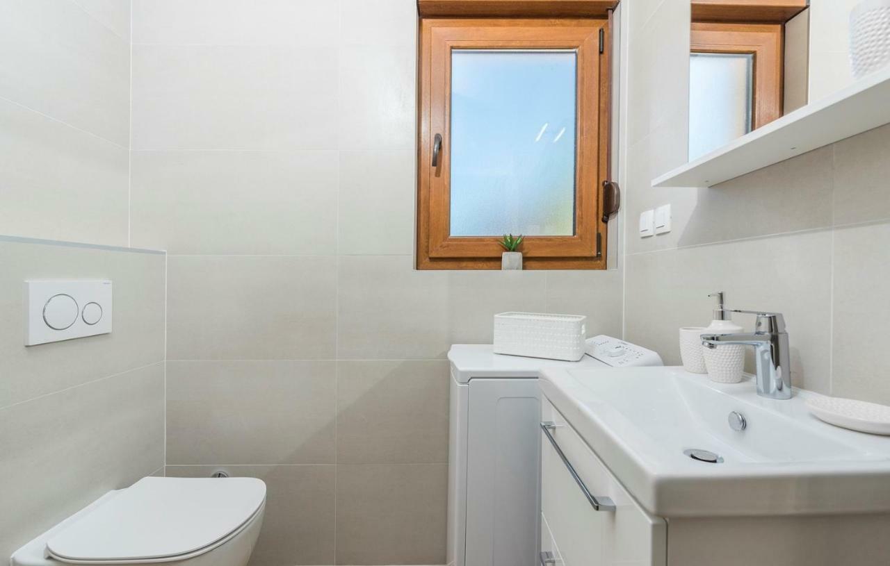 Apartments Hana In Funtana Ngoại thất bức ảnh
