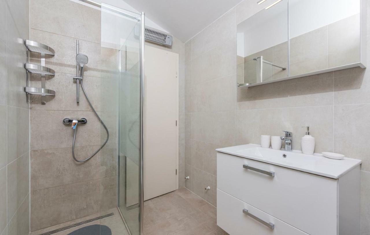Apartments Hana In Funtana Ngoại thất bức ảnh
