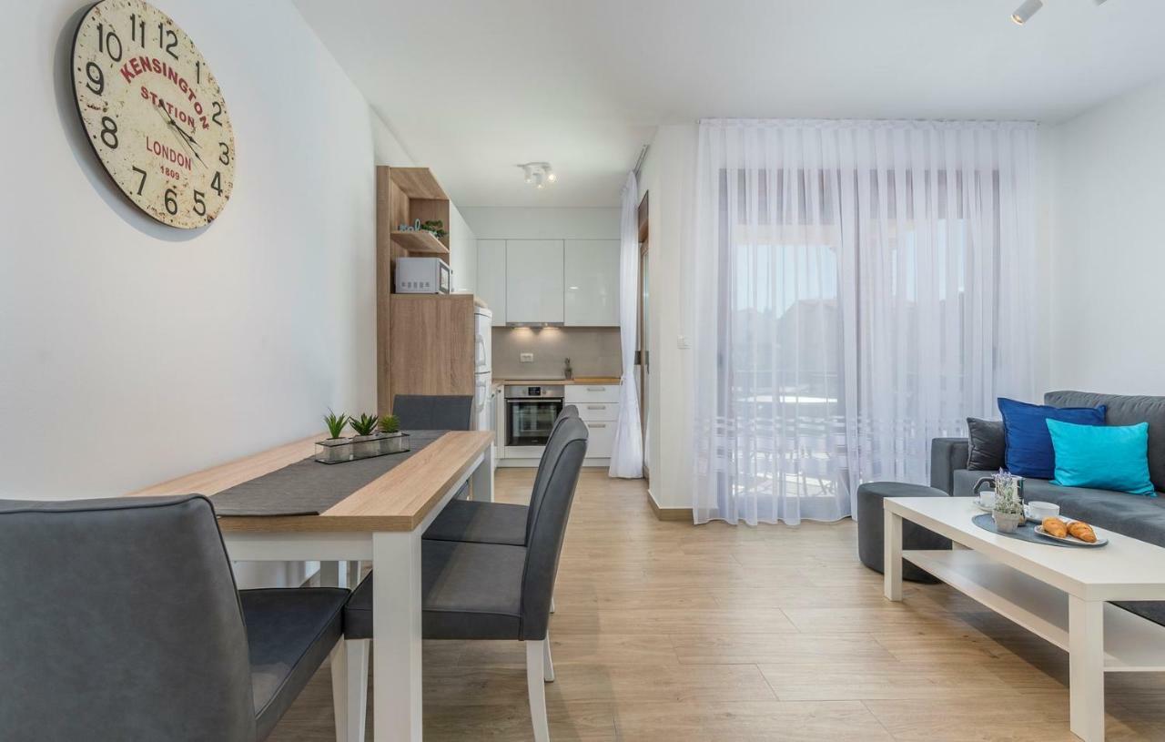 Apartments Hana In Funtana Ngoại thất bức ảnh