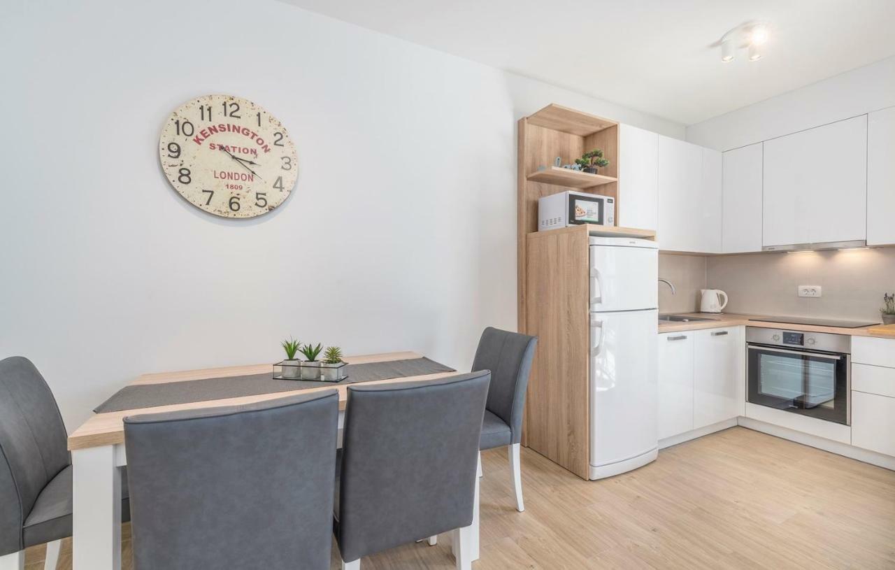 Apartments Hana In Funtana Ngoại thất bức ảnh