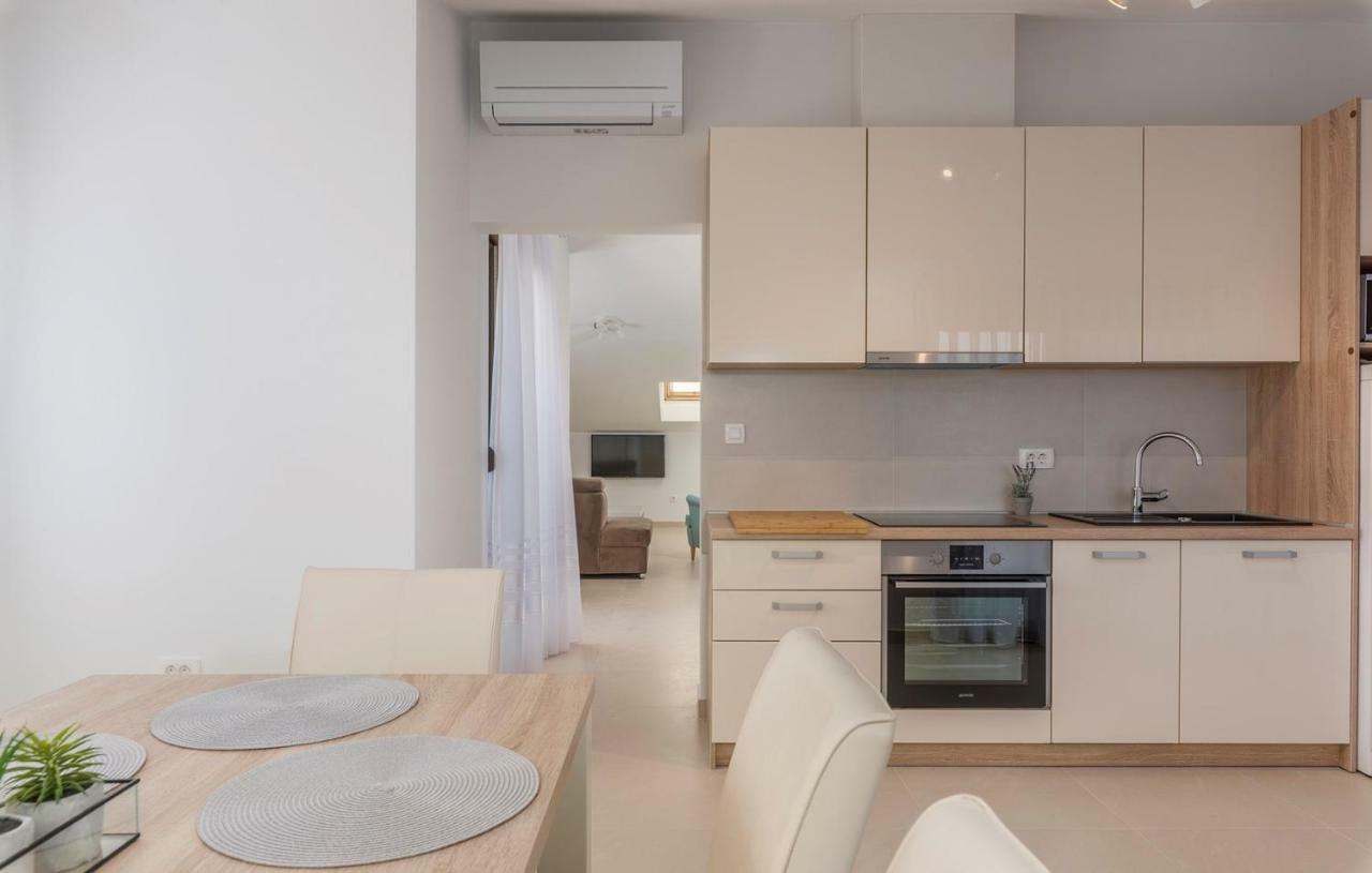 Apartments Hana In Funtana Ngoại thất bức ảnh