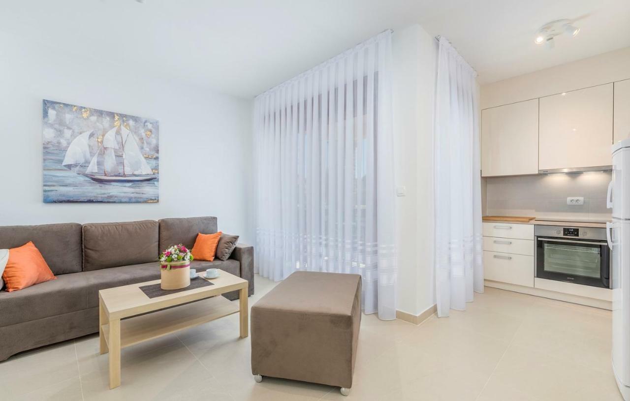 Apartments Hana In Funtana Ngoại thất bức ảnh