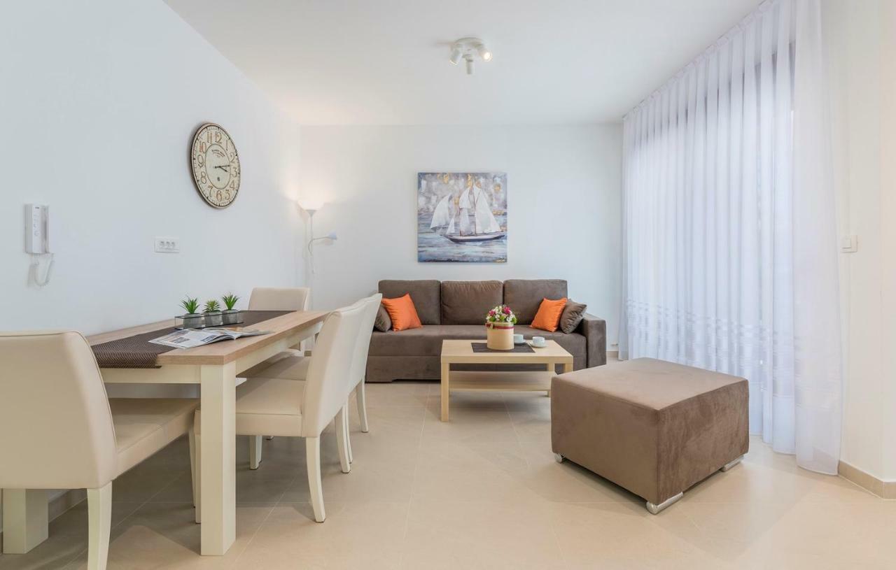 Apartments Hana In Funtana Ngoại thất bức ảnh