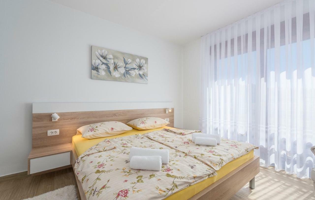 Apartments Hana In Funtana Ngoại thất bức ảnh
