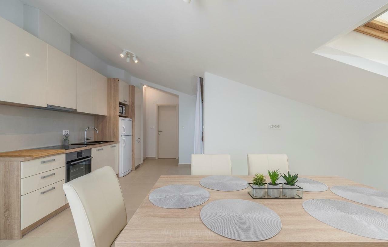 Apartments Hana In Funtana Ngoại thất bức ảnh