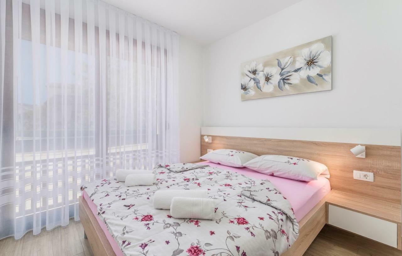 Apartments Hana In Funtana Ngoại thất bức ảnh