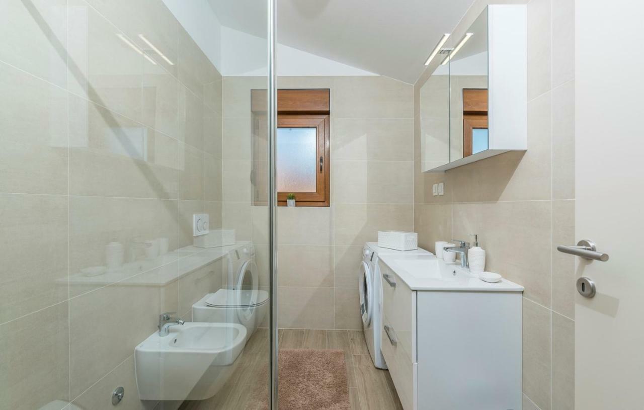 Apartments Hana In Funtana Ngoại thất bức ảnh