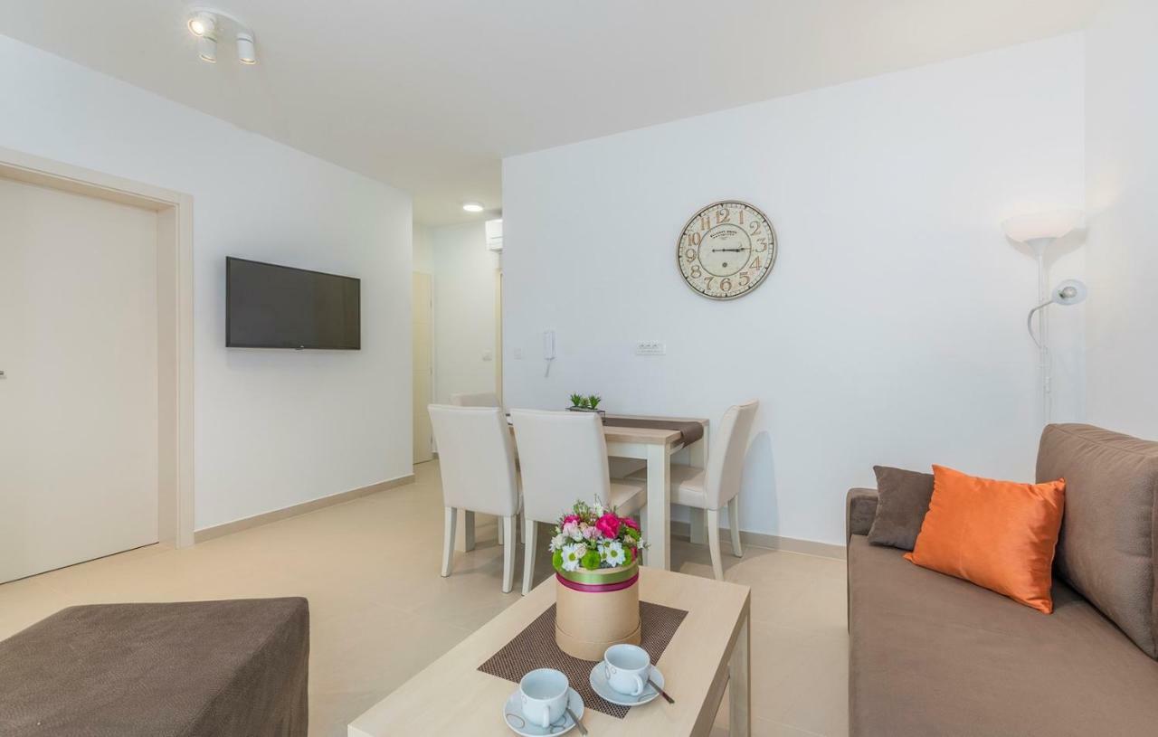Apartments Hana In Funtana Ngoại thất bức ảnh