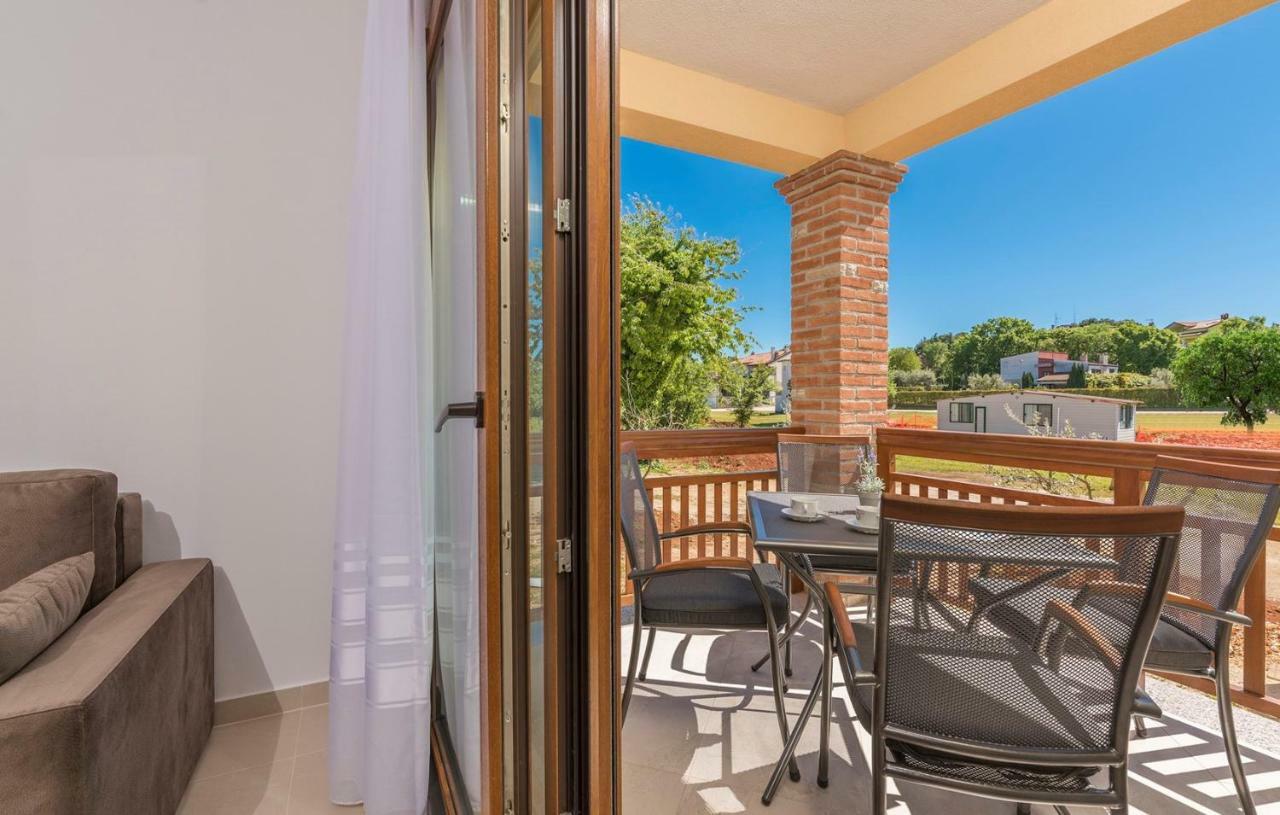 Apartments Hana In Funtana Ngoại thất bức ảnh