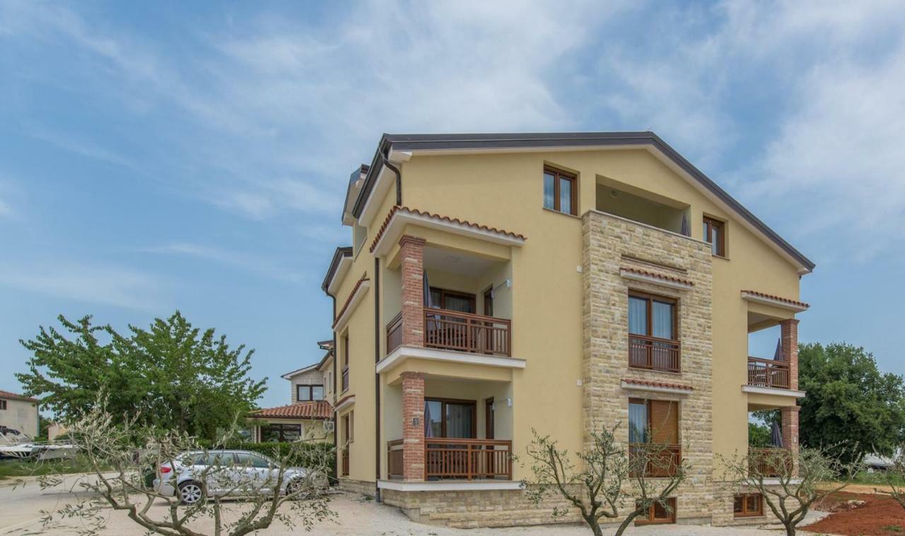 Apartments Hana In Funtana Ngoại thất bức ảnh