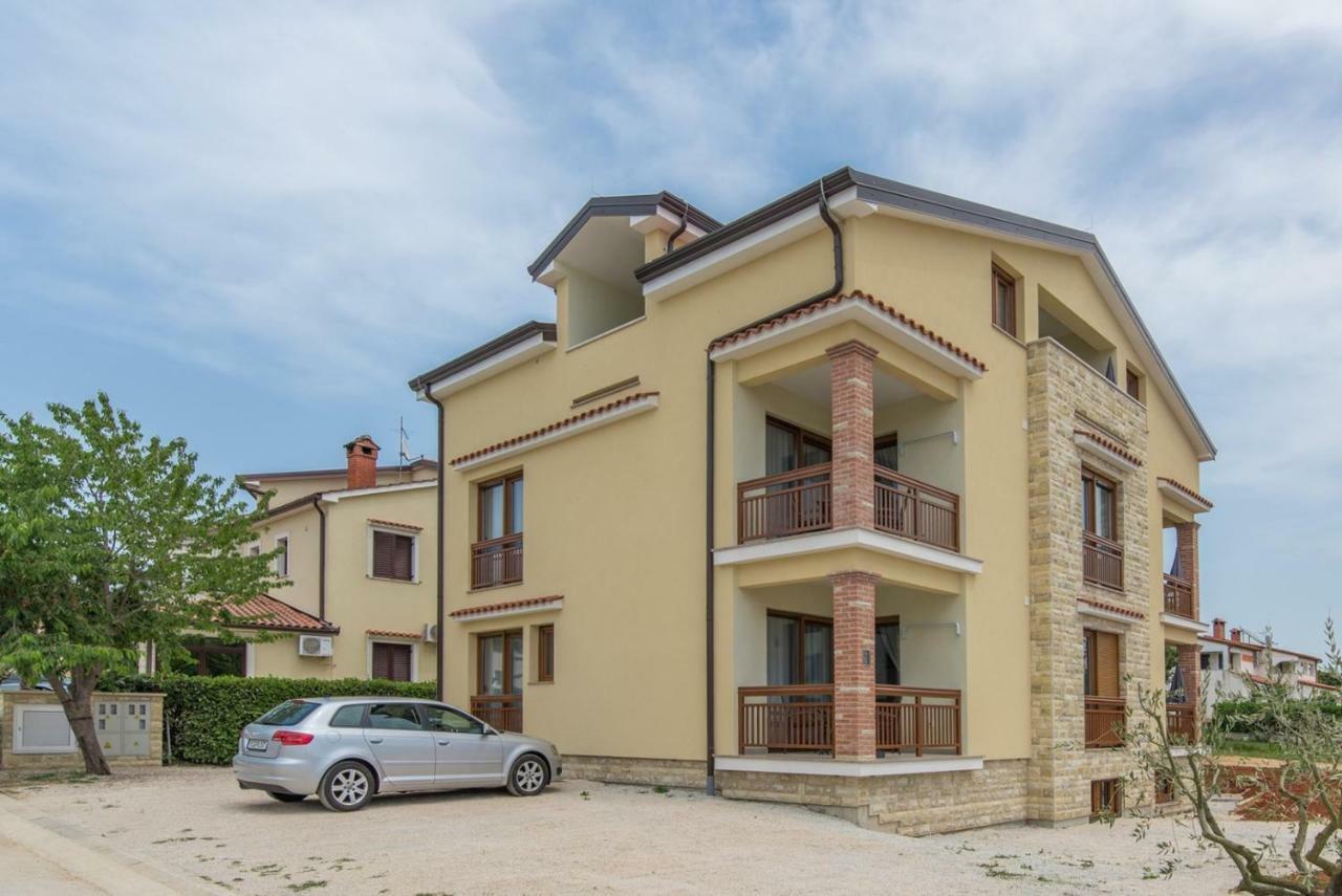 Apartments Hana In Funtana Ngoại thất bức ảnh