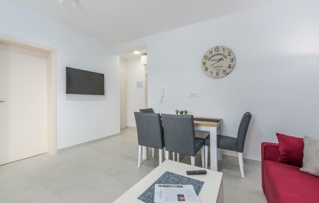 Apartments Hana In Funtana Ngoại thất bức ảnh