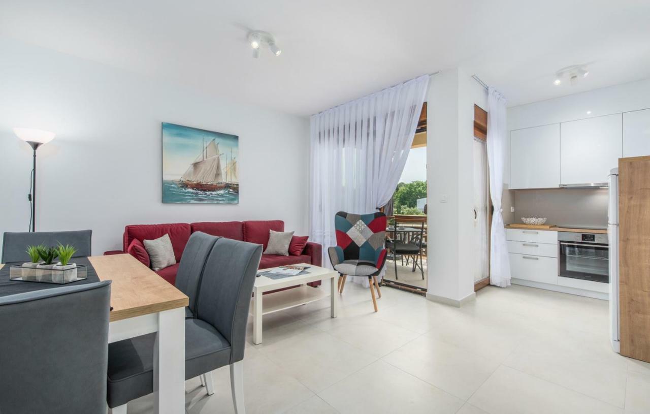 Apartments Hana In Funtana Ngoại thất bức ảnh