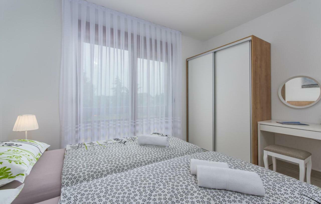 Apartments Hana In Funtana Ngoại thất bức ảnh