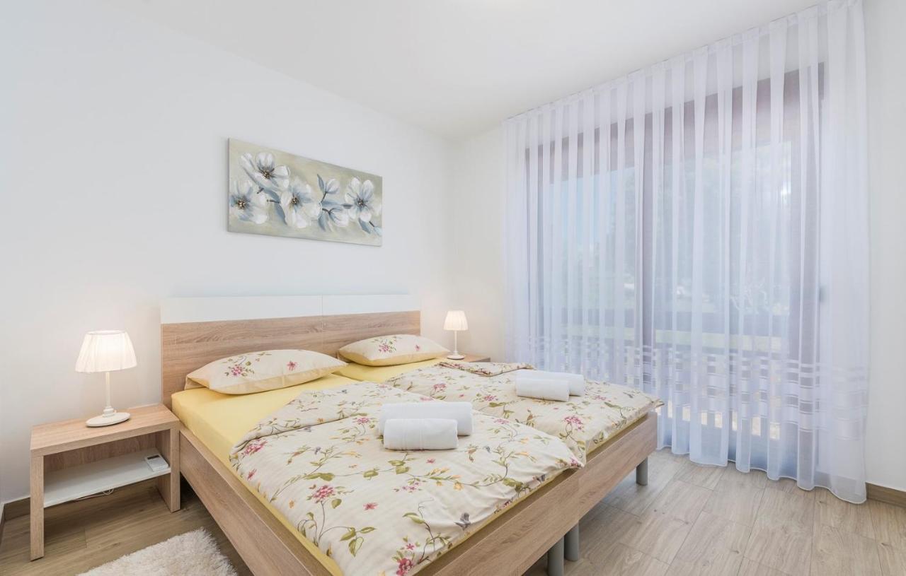 Apartments Hana In Funtana Ngoại thất bức ảnh